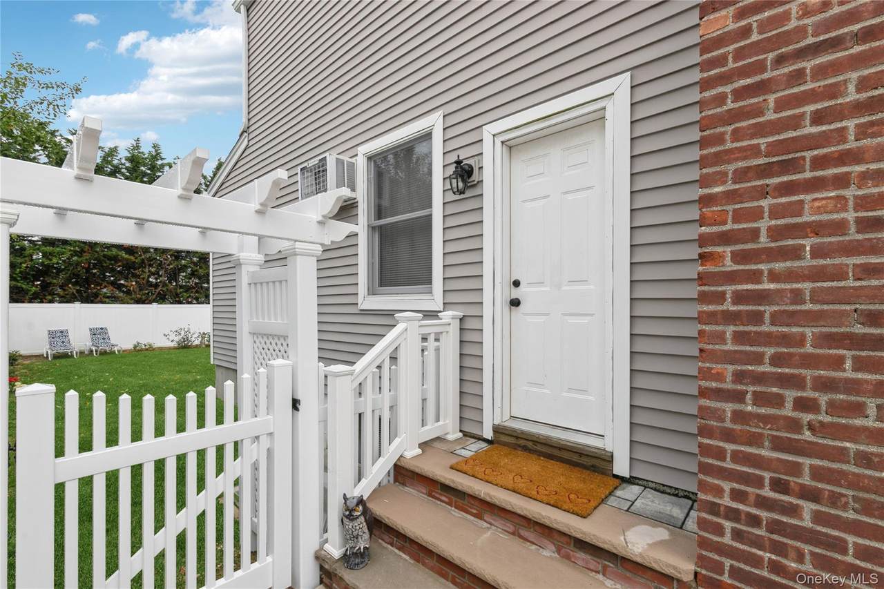 11 Deauville Parkway - Photo 1