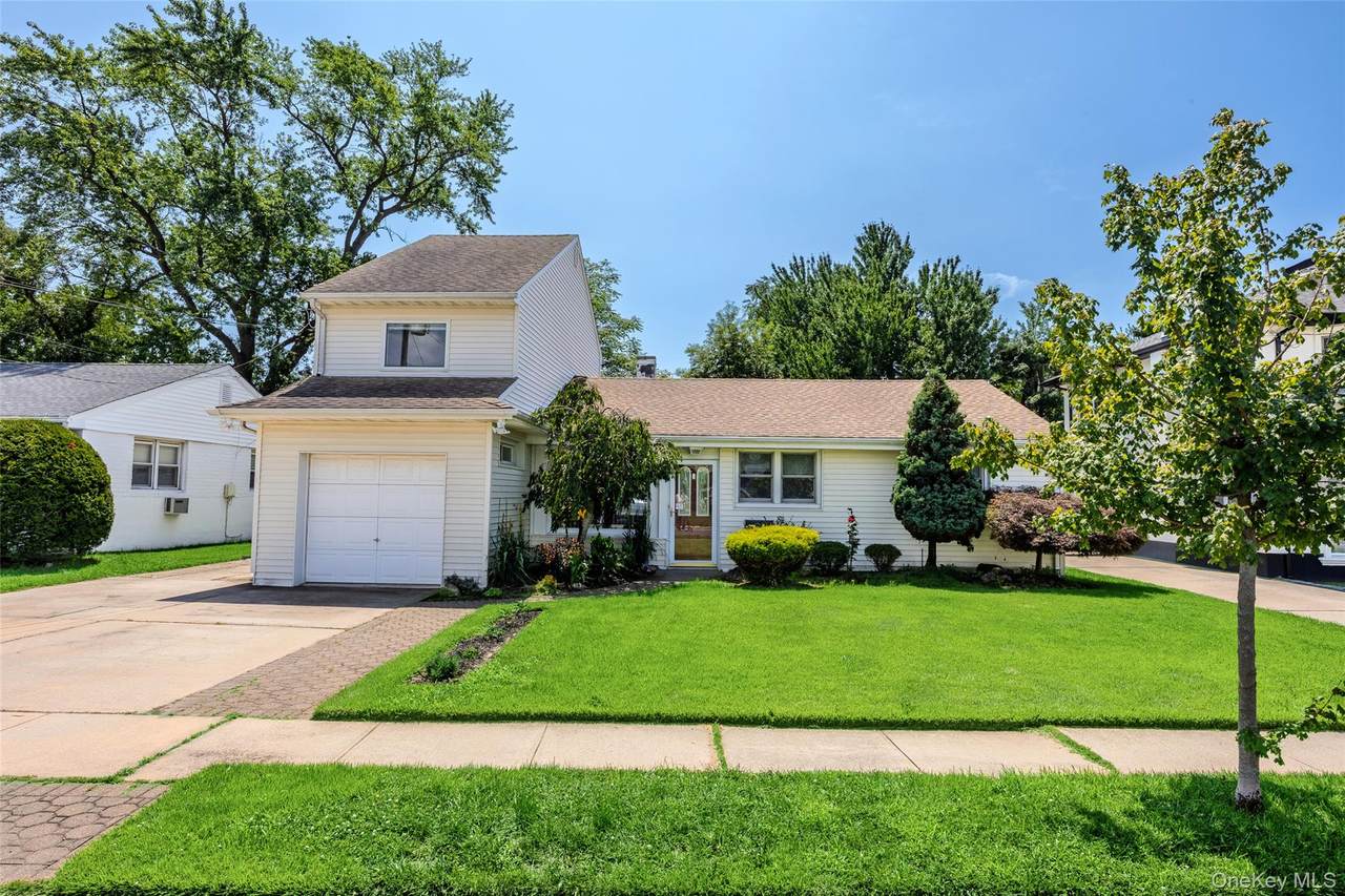 79 Spruce Lane - Photo 1