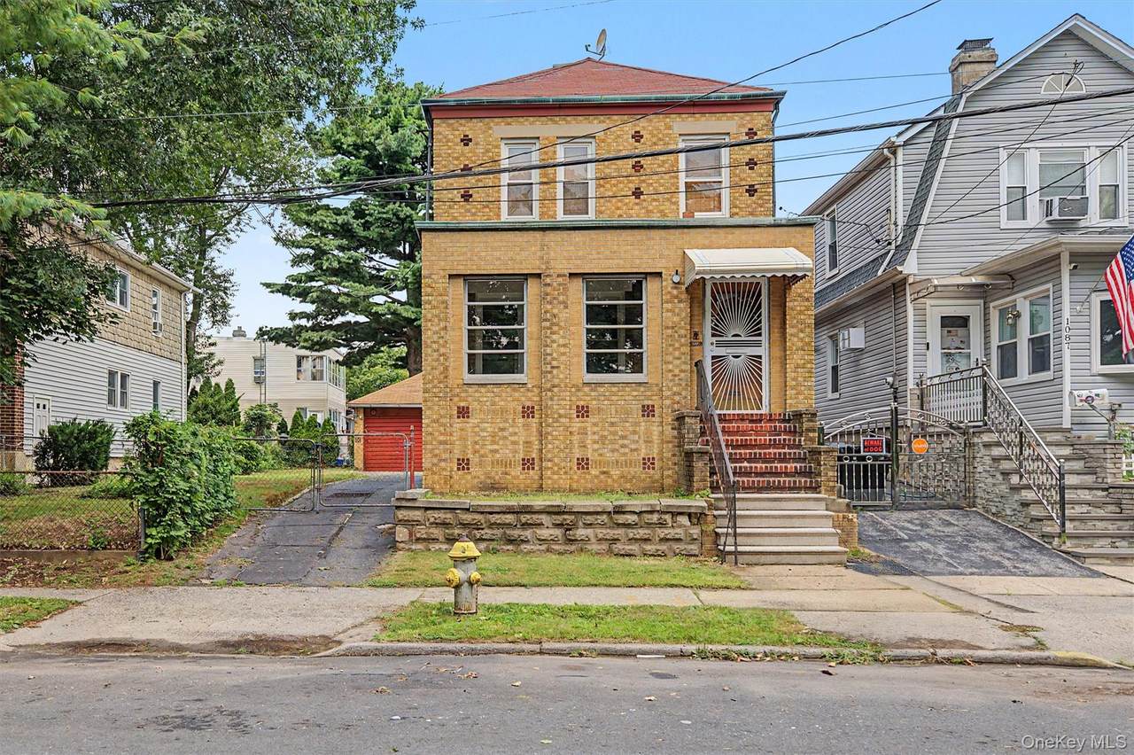1085 Sackett Avenue - Photo 1
