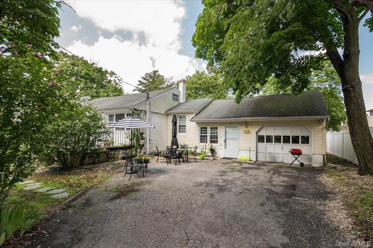 307 Old Country Road - Photo 1