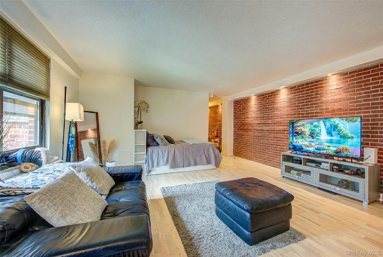 161 Pearsall Drive - Photo 1
