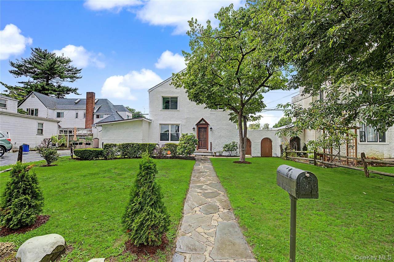 25 Longmeadow Road - Photo 1