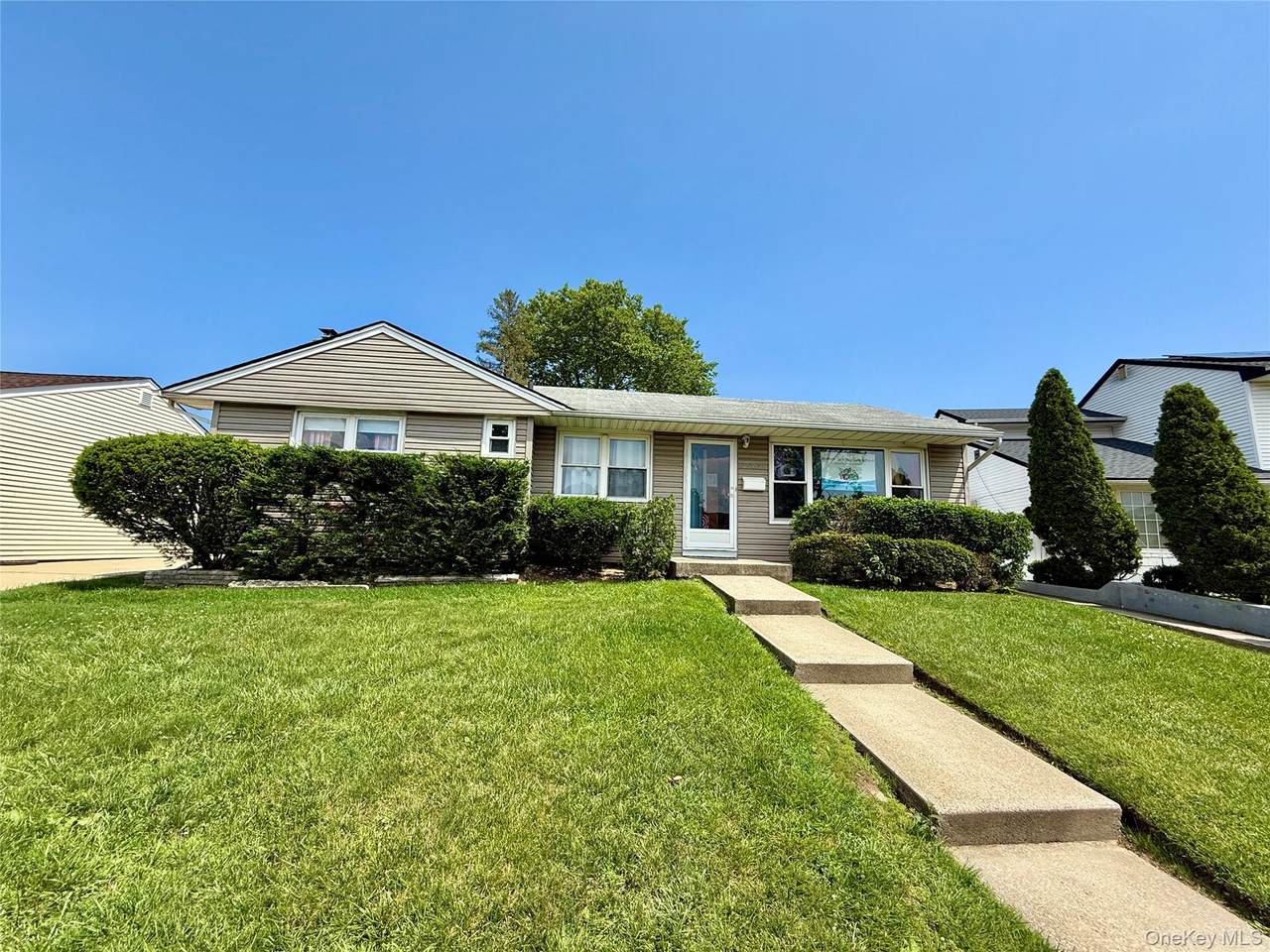 865 Prescott Street - Photo 1