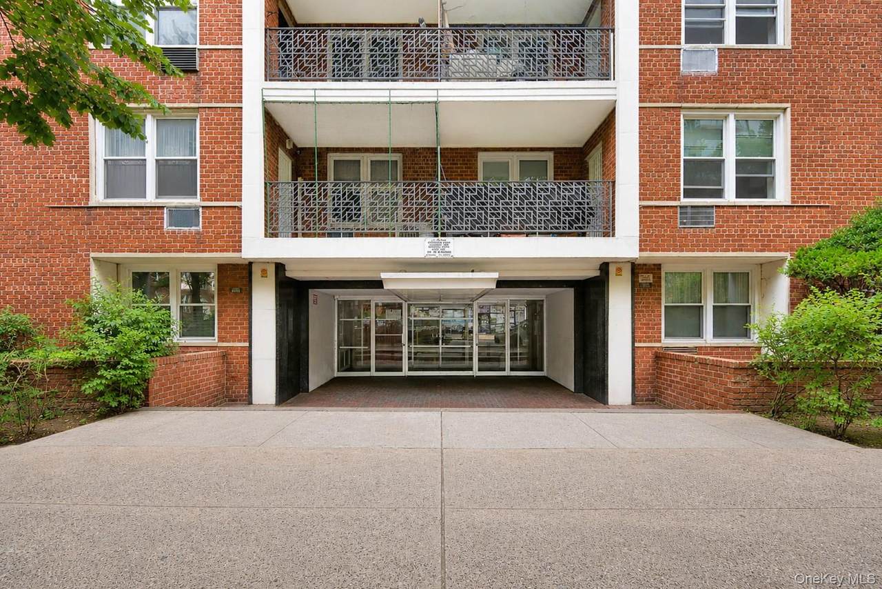 14430 Sanford Avenue - Photo 1