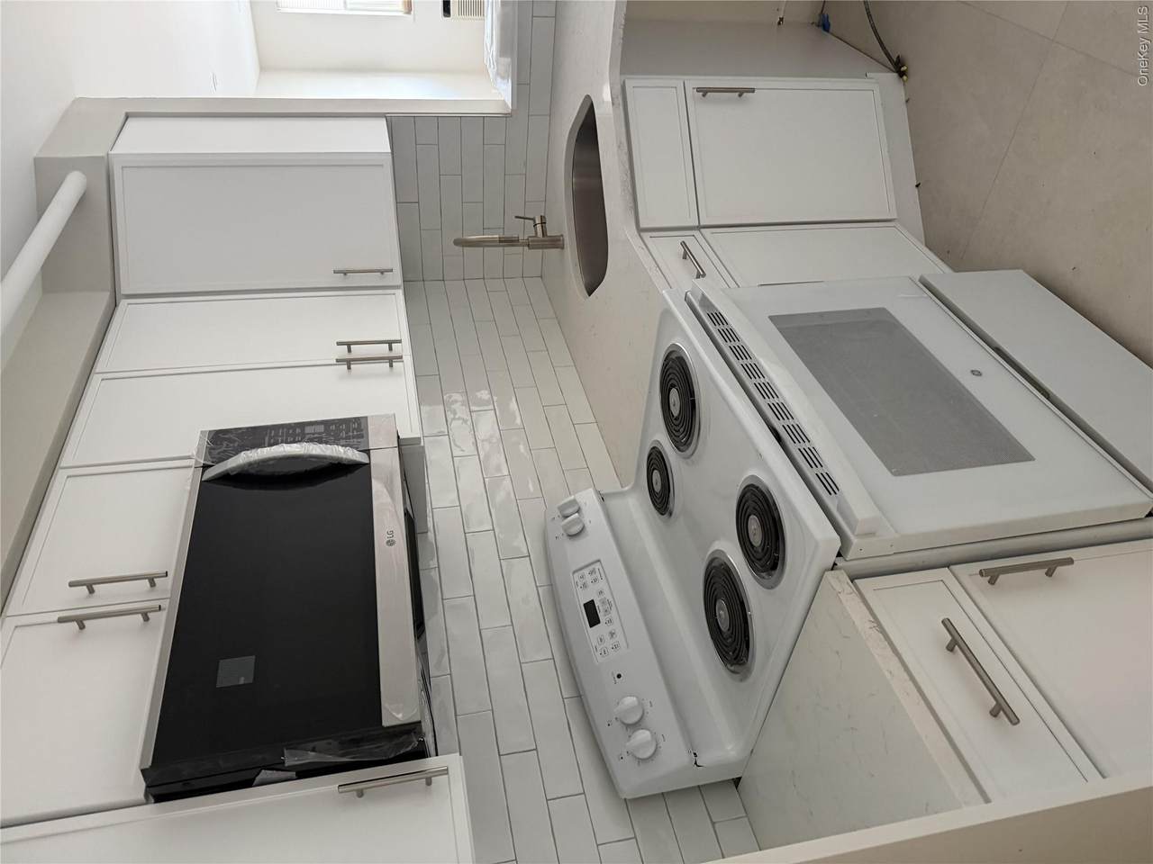 320 Post Avenue - Photo 1