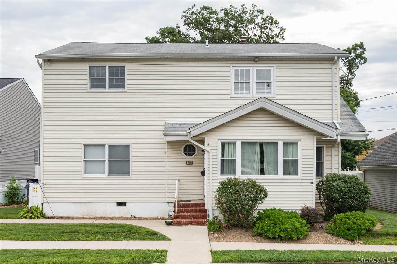1135 Ruth Place - Photo 1