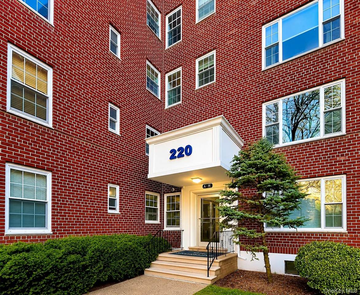 220 Pelham Road - Photo 1