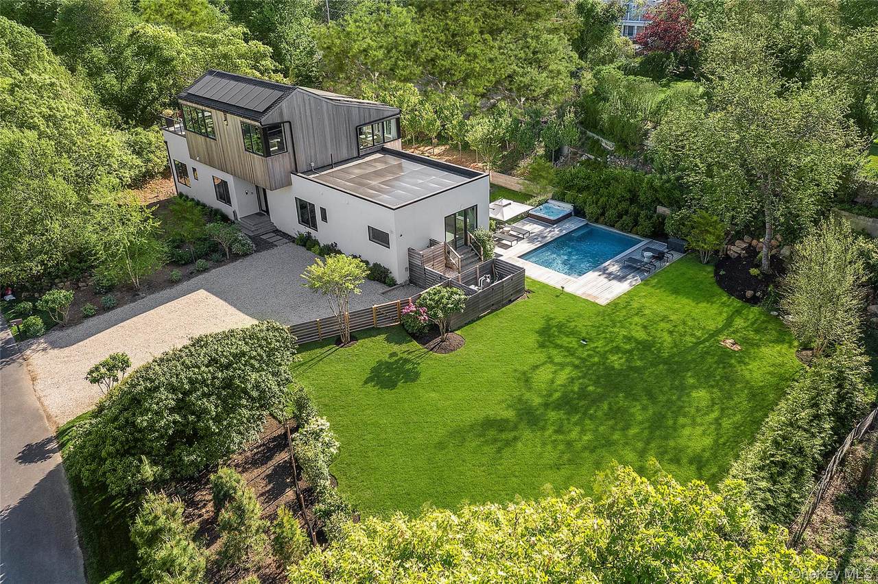 29 Monroe Drive - Photo 1