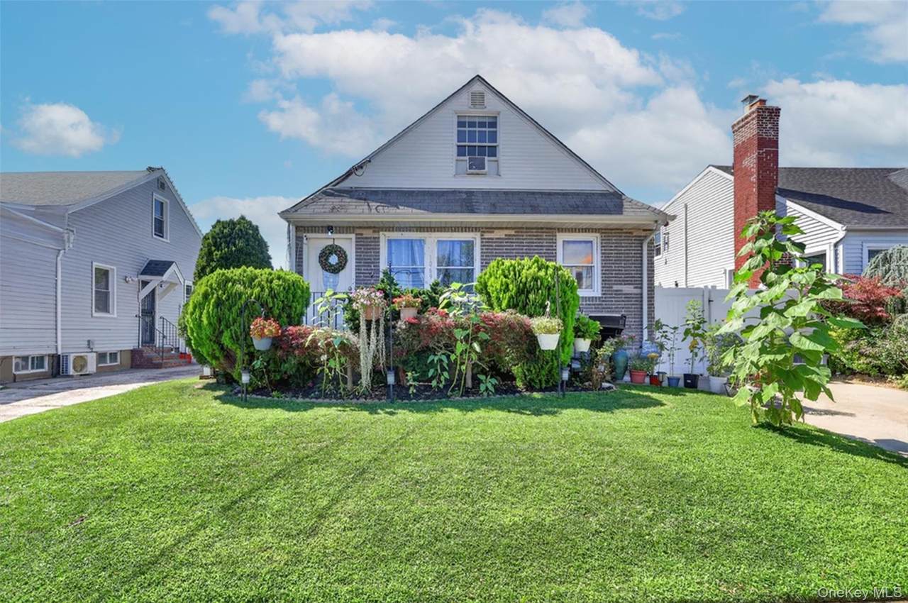 1069 Phoebe Street - Photo 1