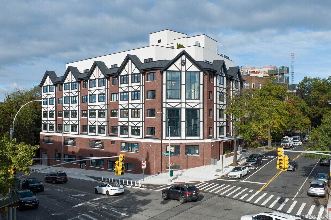 241-15 Northern Boulevard - Photo 1