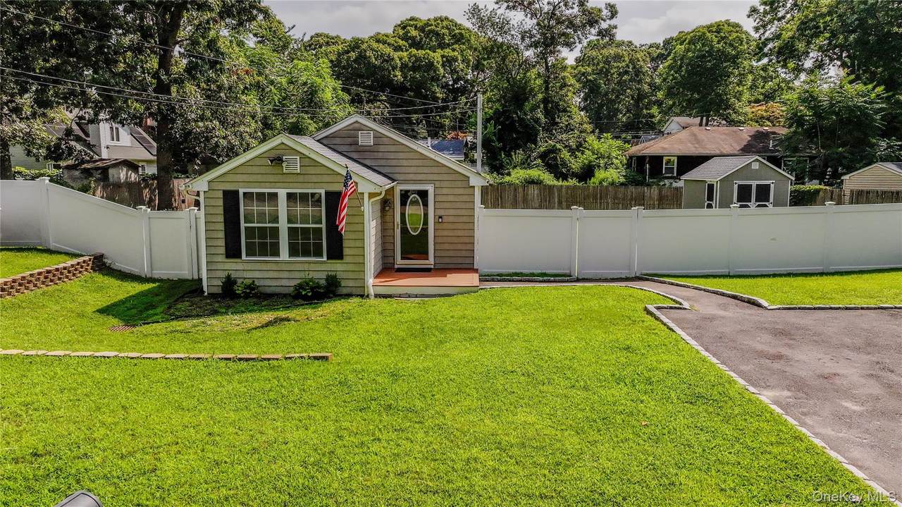 17 Connelly Drive - Photo 1