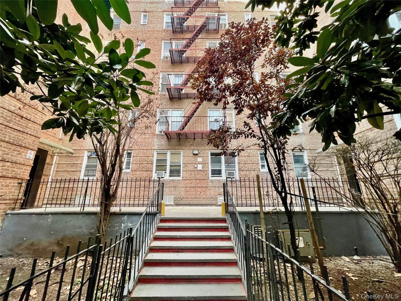 134-33 Blossom Ave - Photo 1