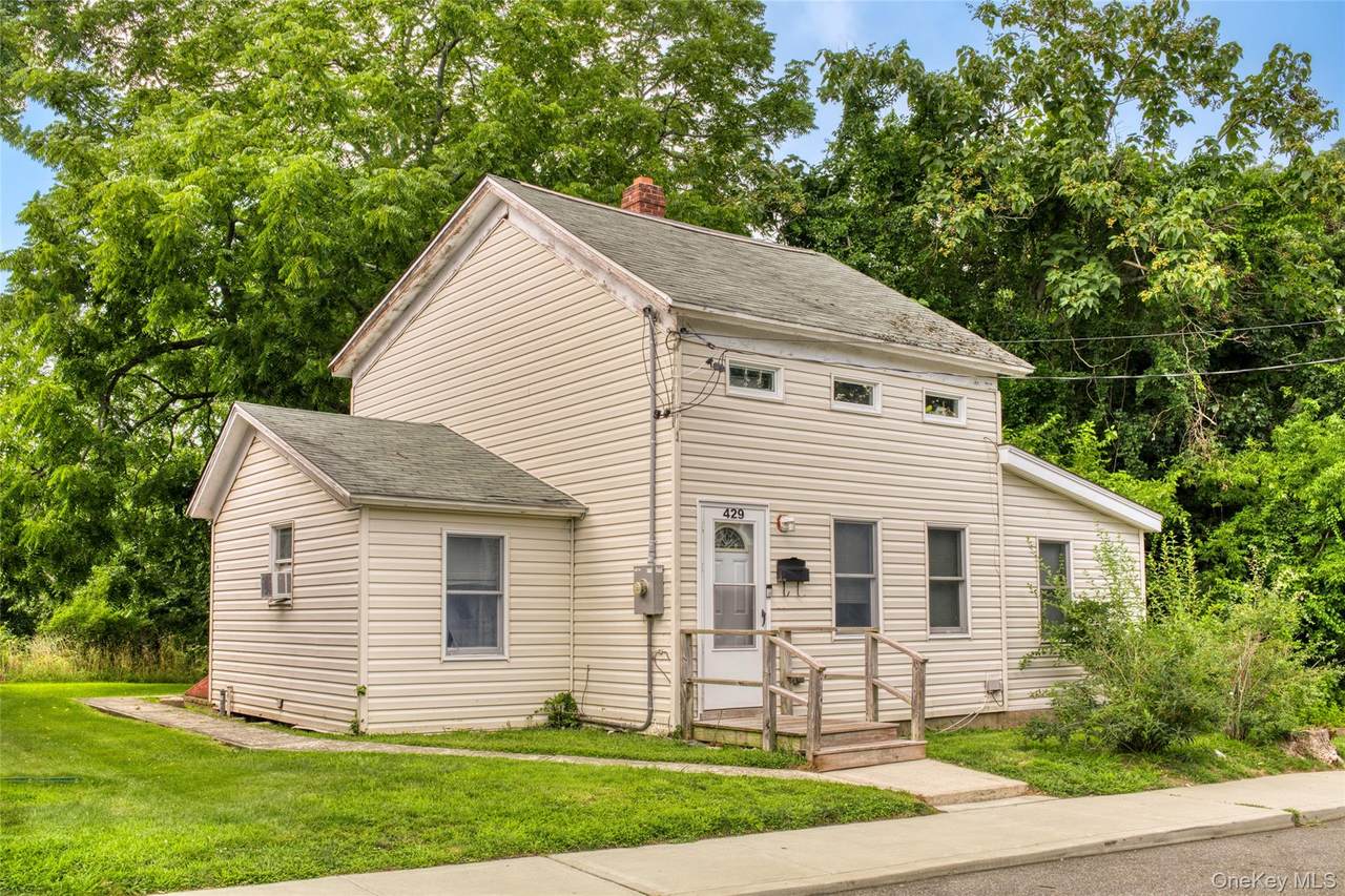 429 Kaplan Avenue - Photo 1