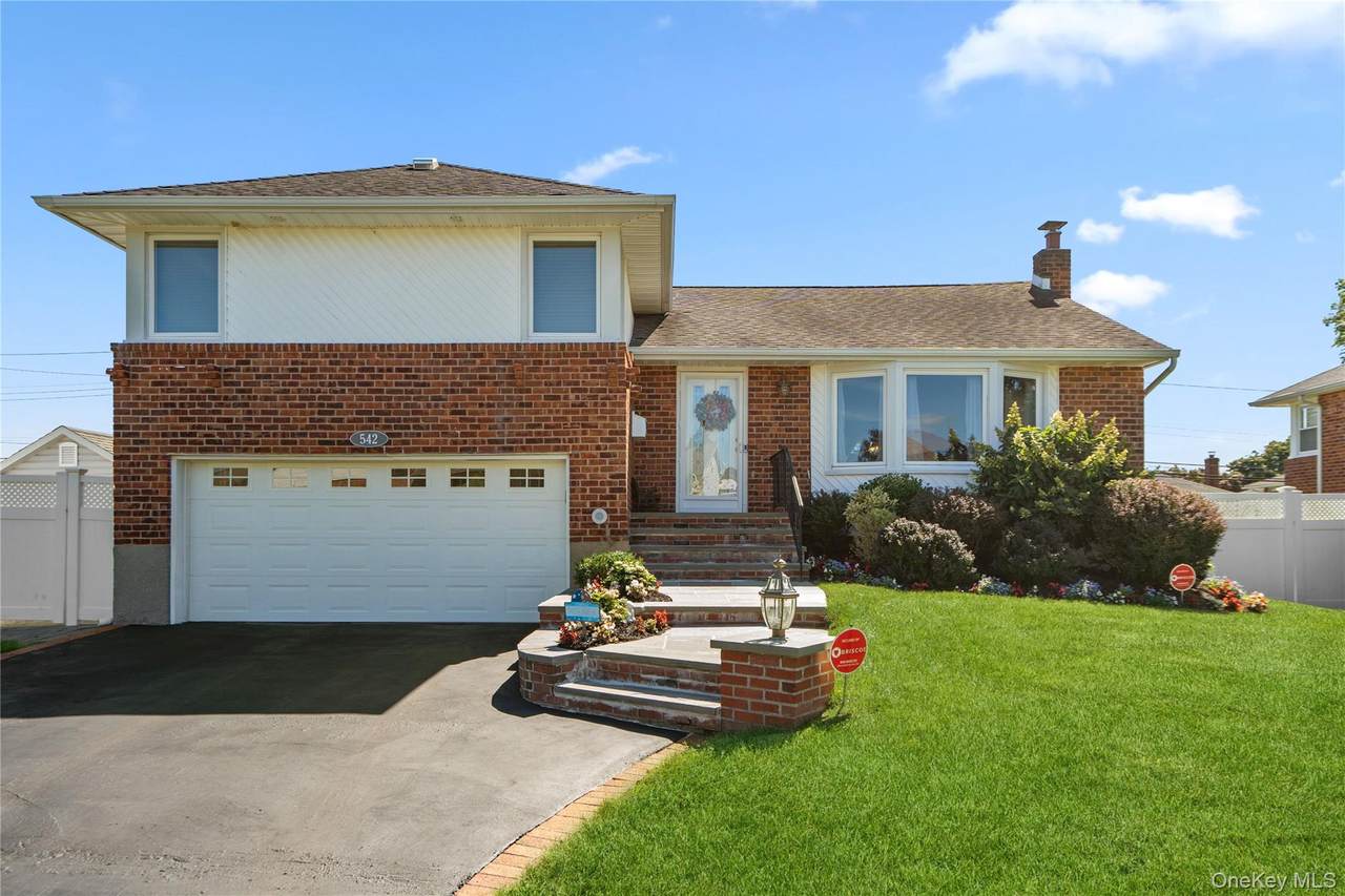 542 Suffolk Avenue - Photo 1