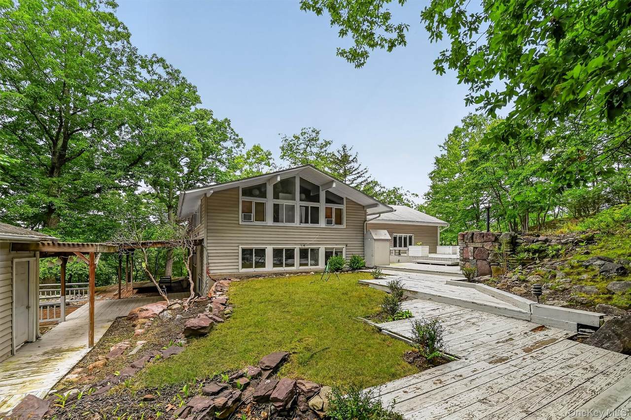15 Overlook Drive - Photo 1