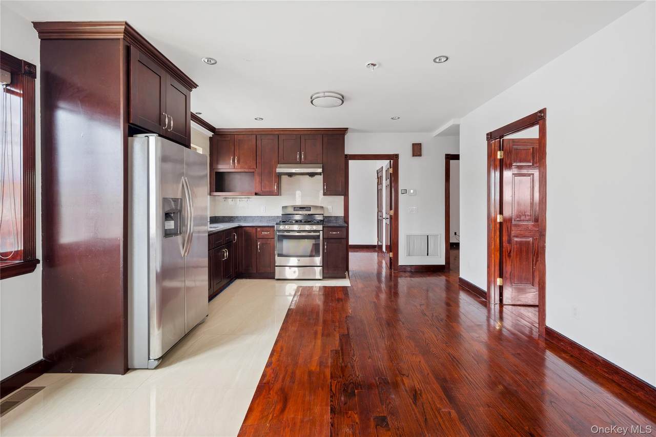 6903 Cloverdale Boulevard - Photo 1