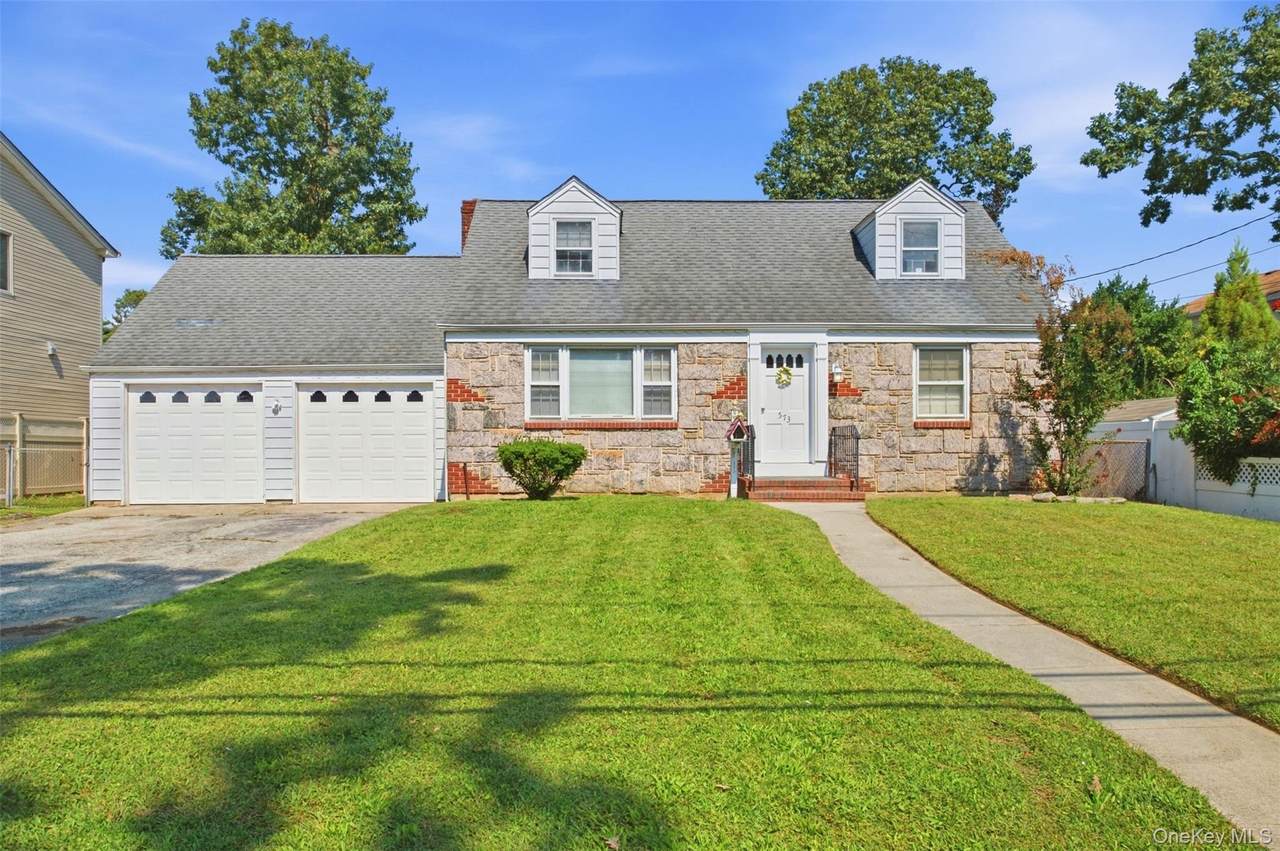 573 Grove Place - Photo 1
