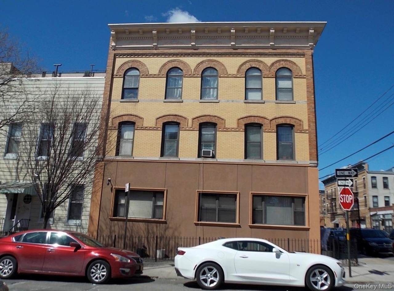 690 fairview Ave - Photo 1