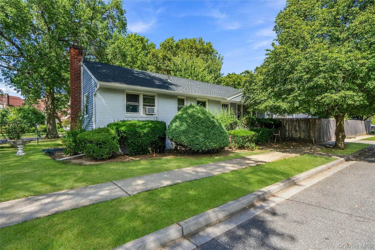 1691 Ivanhoe Drive - Photo 1
