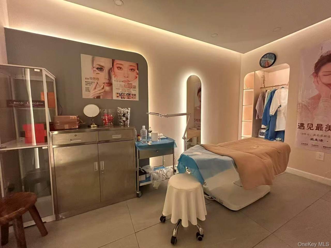 39-10 Main St - Photo 1