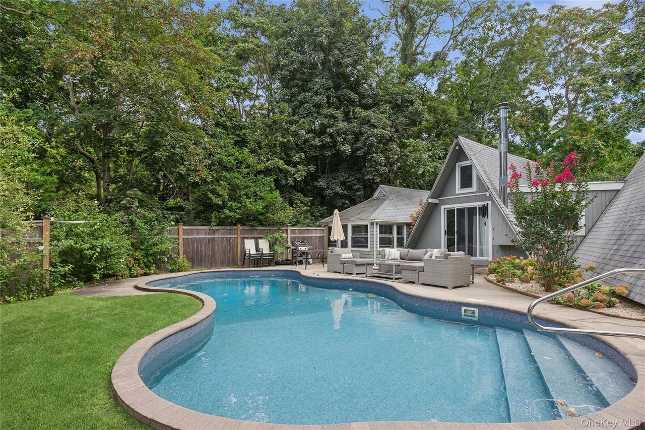 10 Oak Lane - Photo 1
