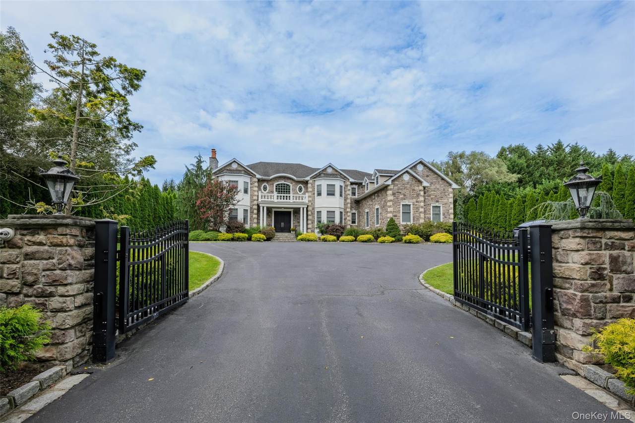 10 Meadow Glen Road - Photo 1