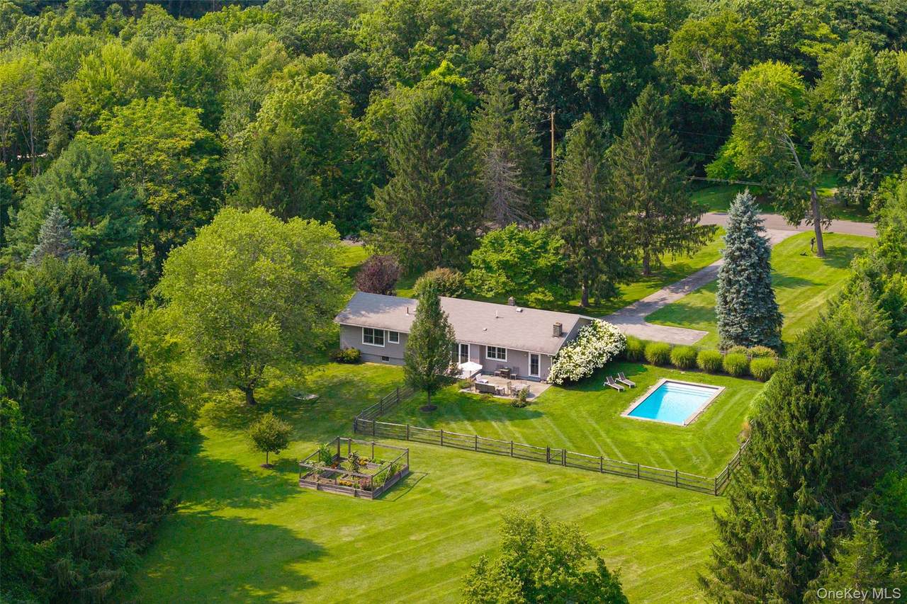 62 Frost Road - Photo 1