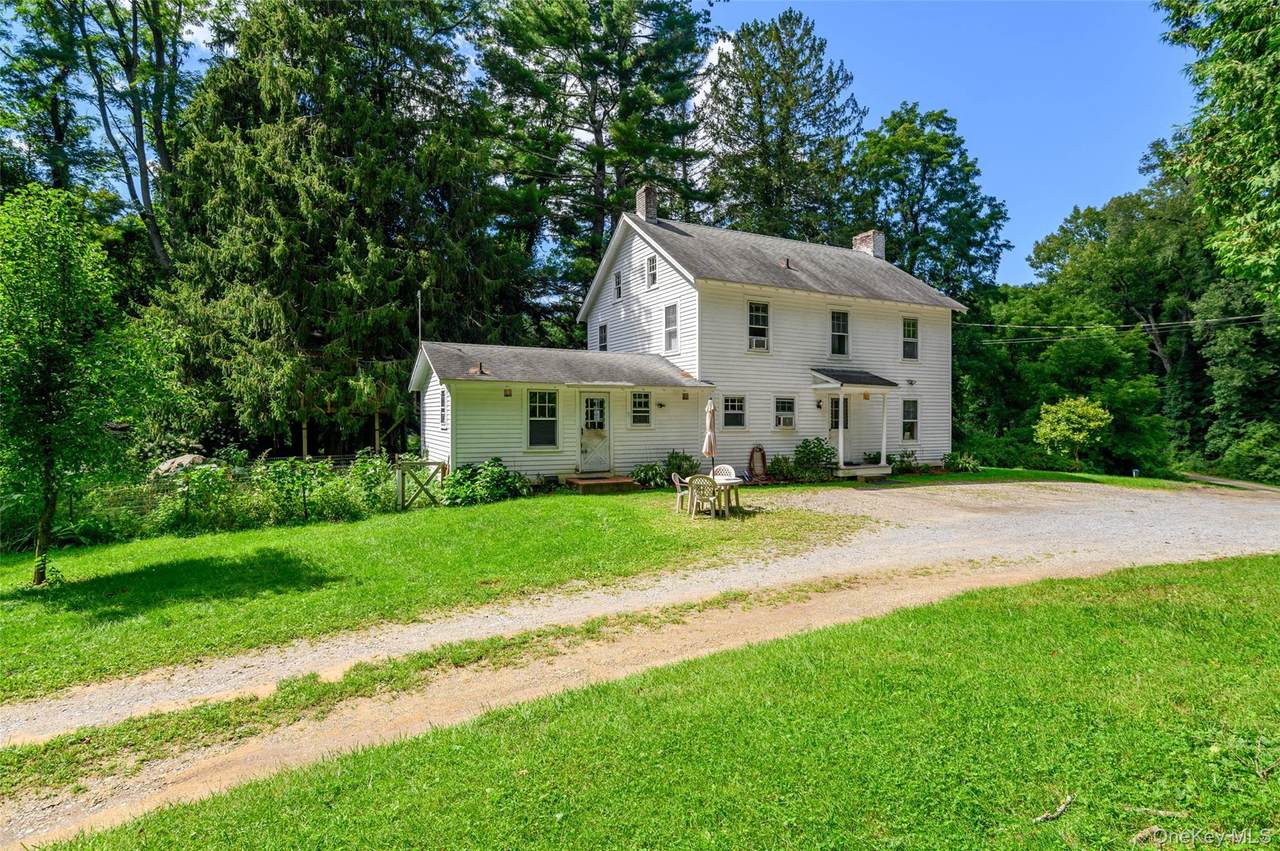 264 Quaker Hill Road - Photo 1
