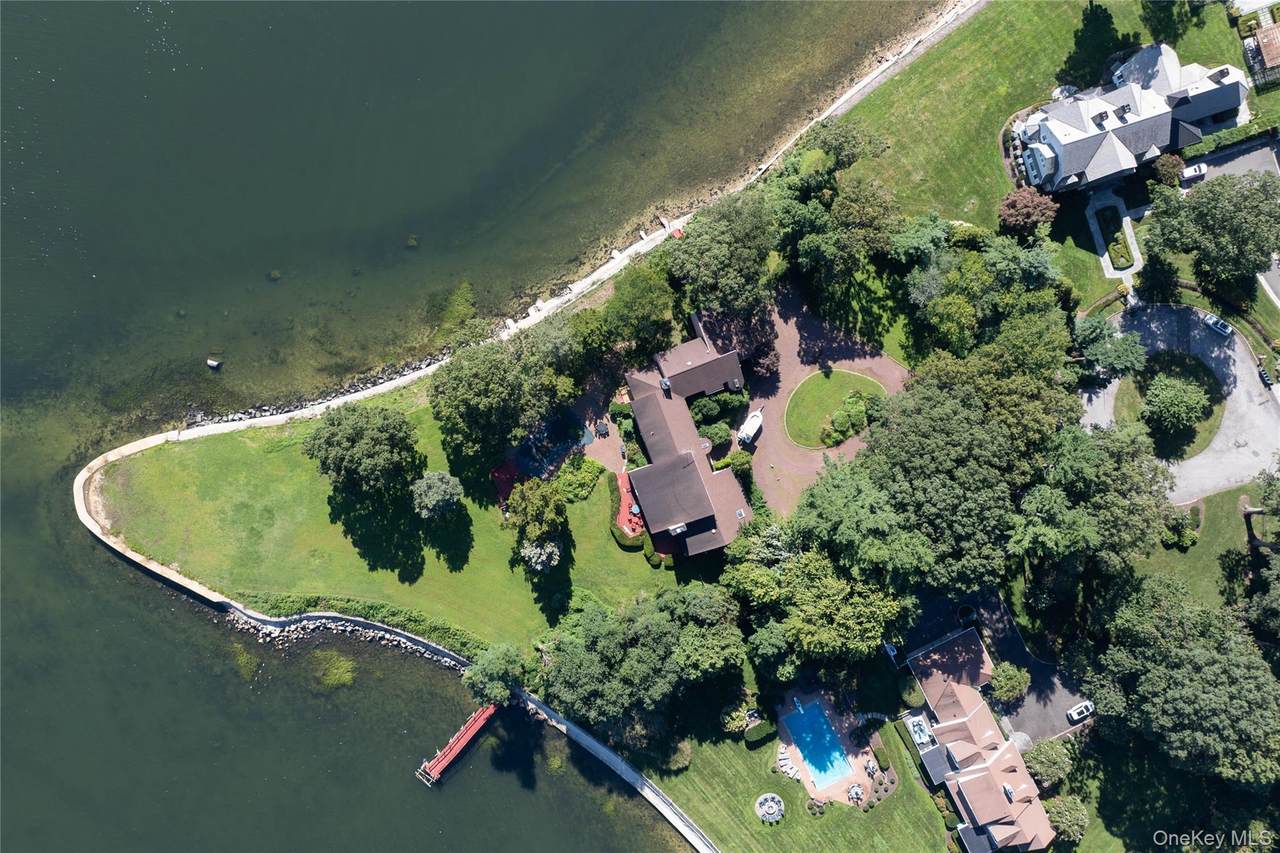 7 Lighthouse Point - Photo 1