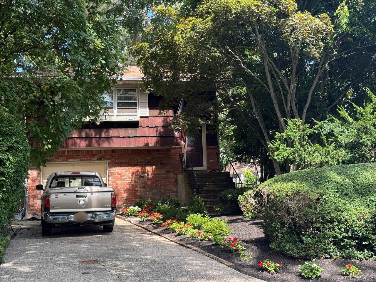 115 Green Avenue - Photo 1