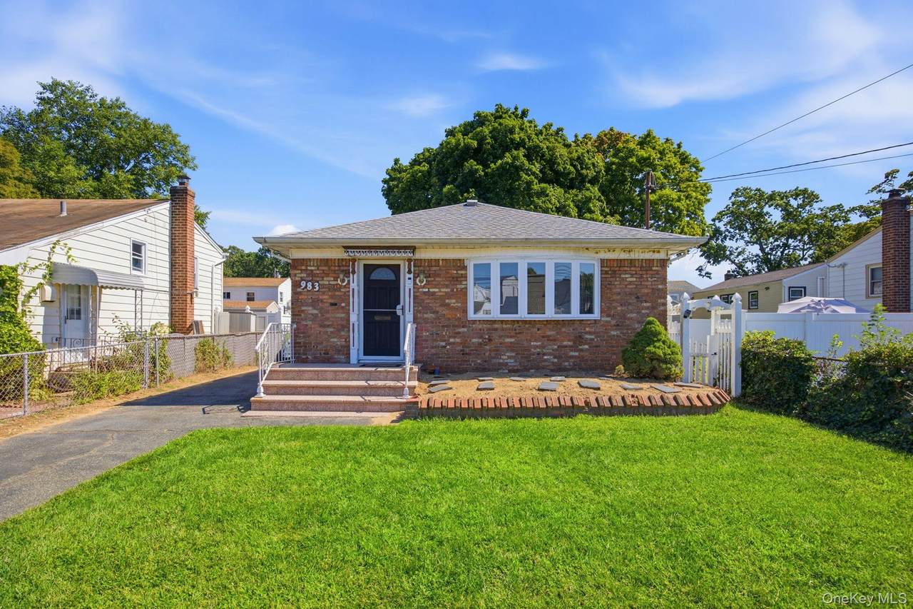 983 Cayuga Road - Photo 1