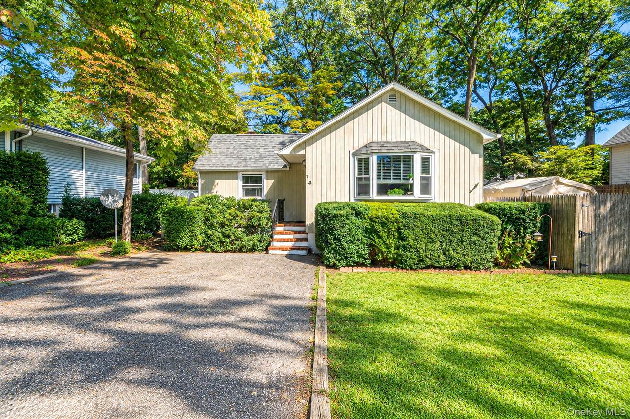 7 Beacon Drive - Photo 1