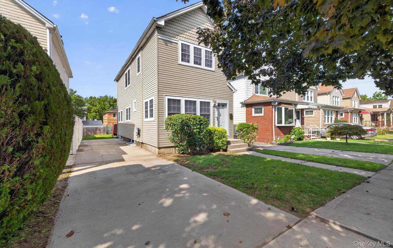8548 257th Street - Photo 1