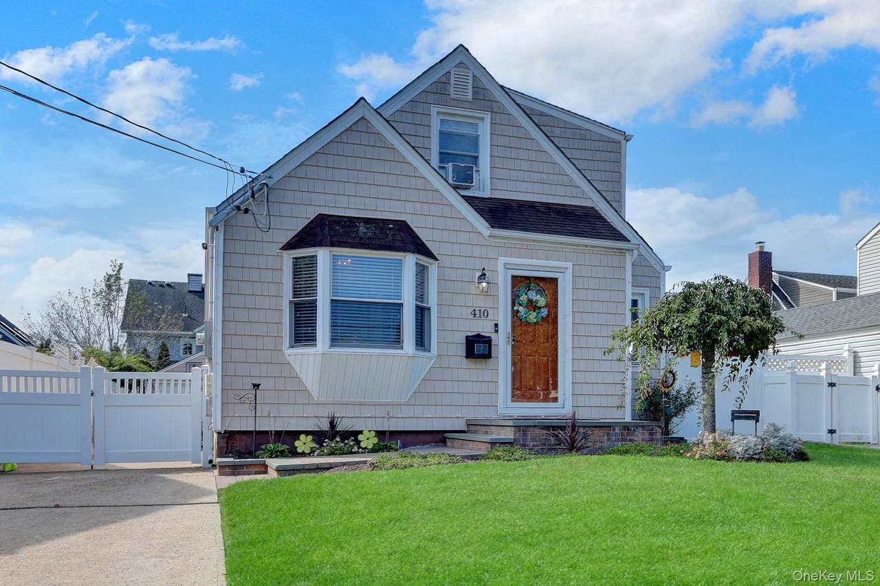410 Clive Place - Photo 1