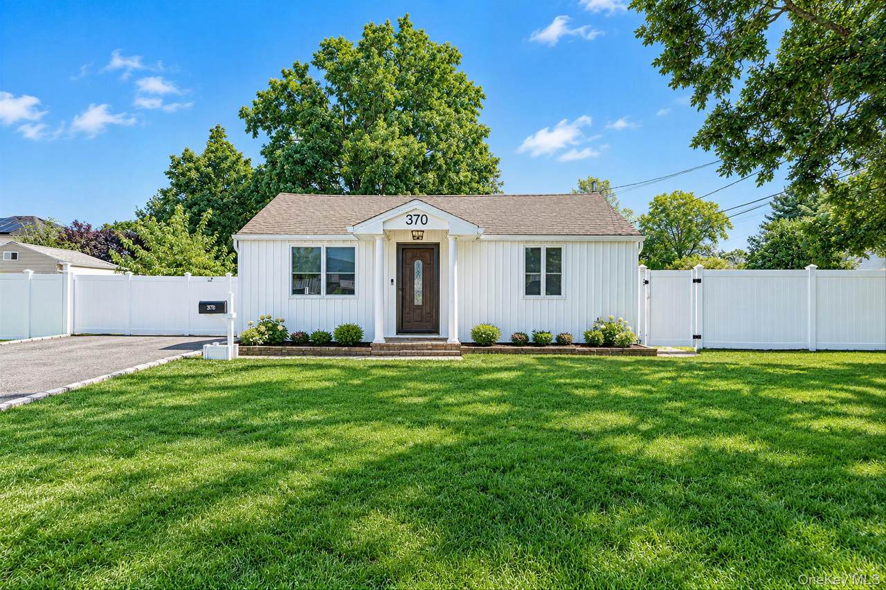 370 Grand Boulevard - Photo 1
