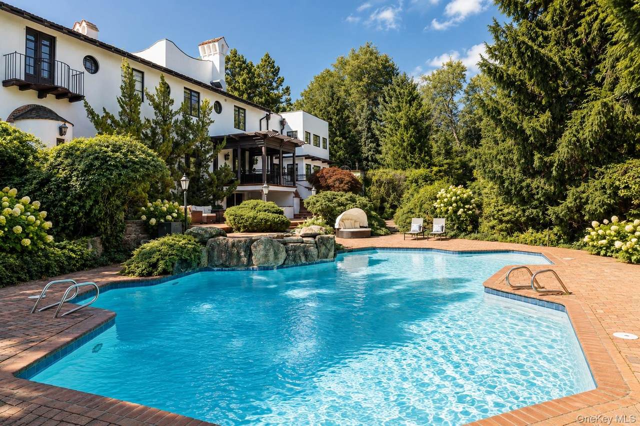 33 Grand Park Avenue - Photo 1