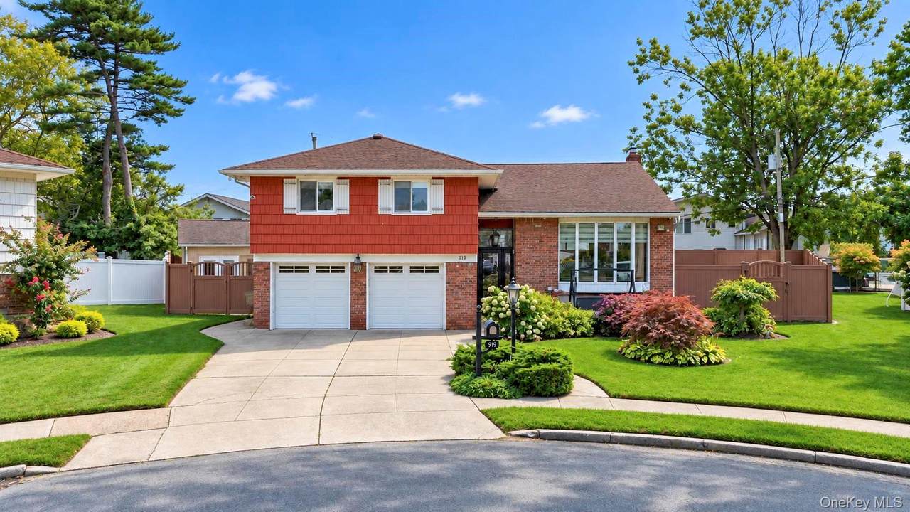 919 Park Court - Photo 1