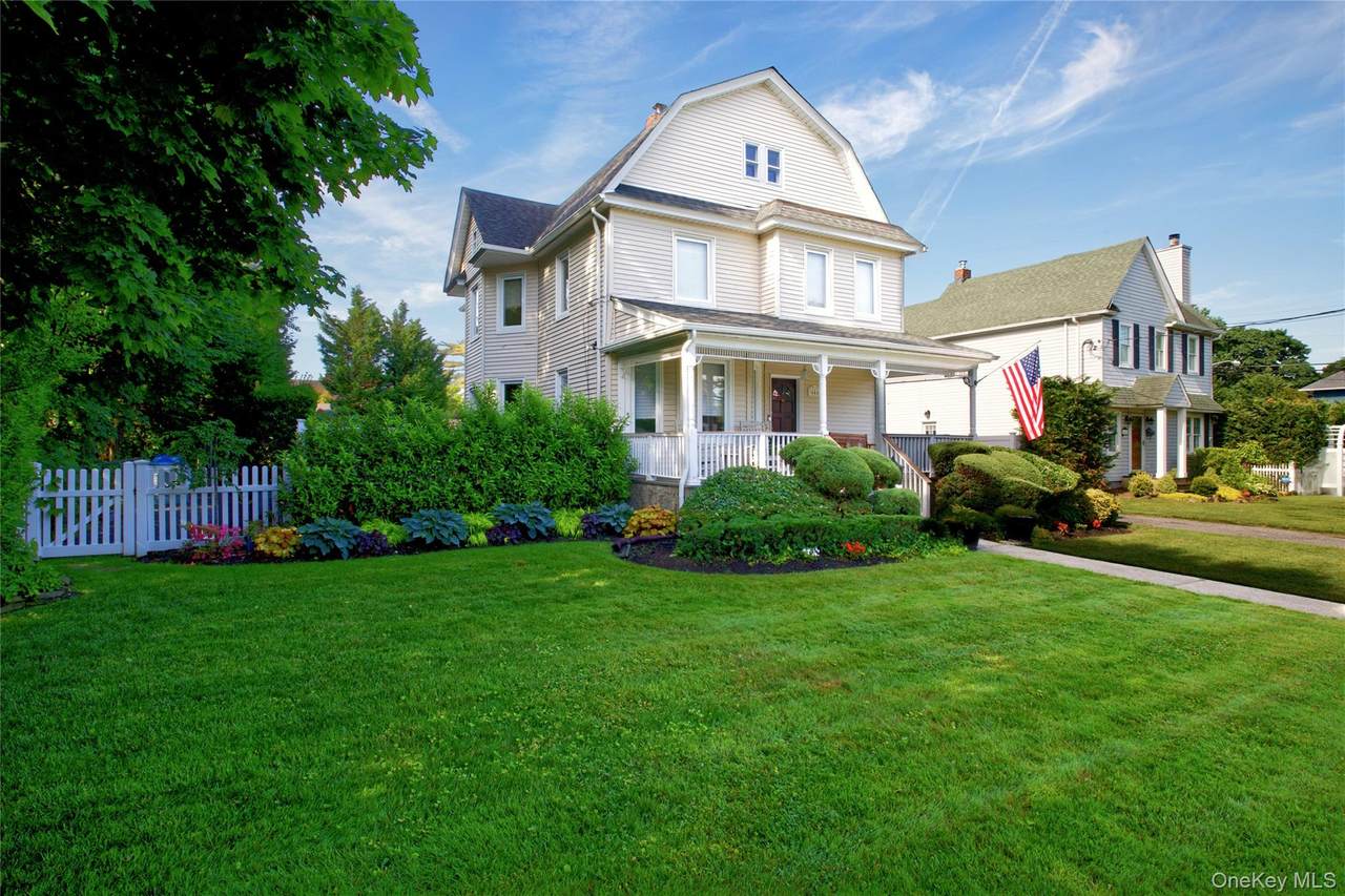 444 Lakeview Avenue - Photo 1