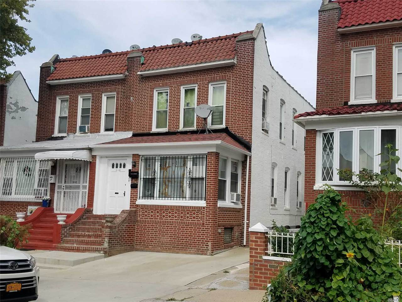 31-45 84th - Photo 1