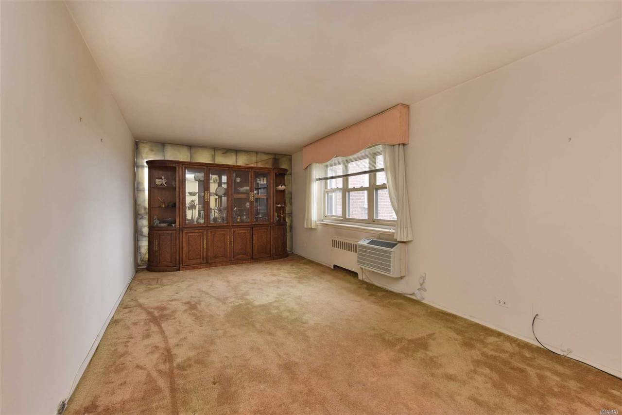 144-55 Melbourne Avenue - Photo 1