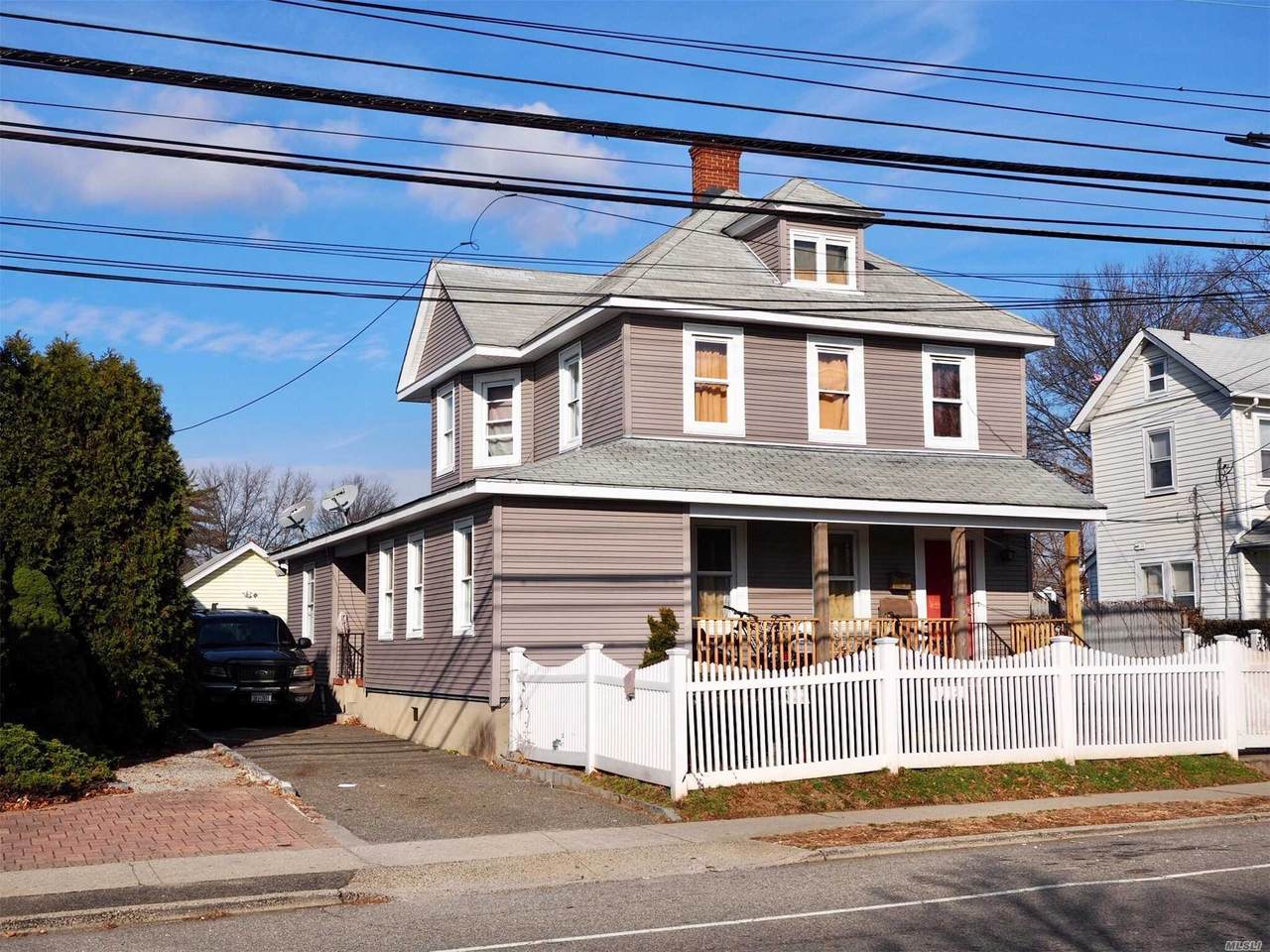 325 Maple Avenue - Photo 1