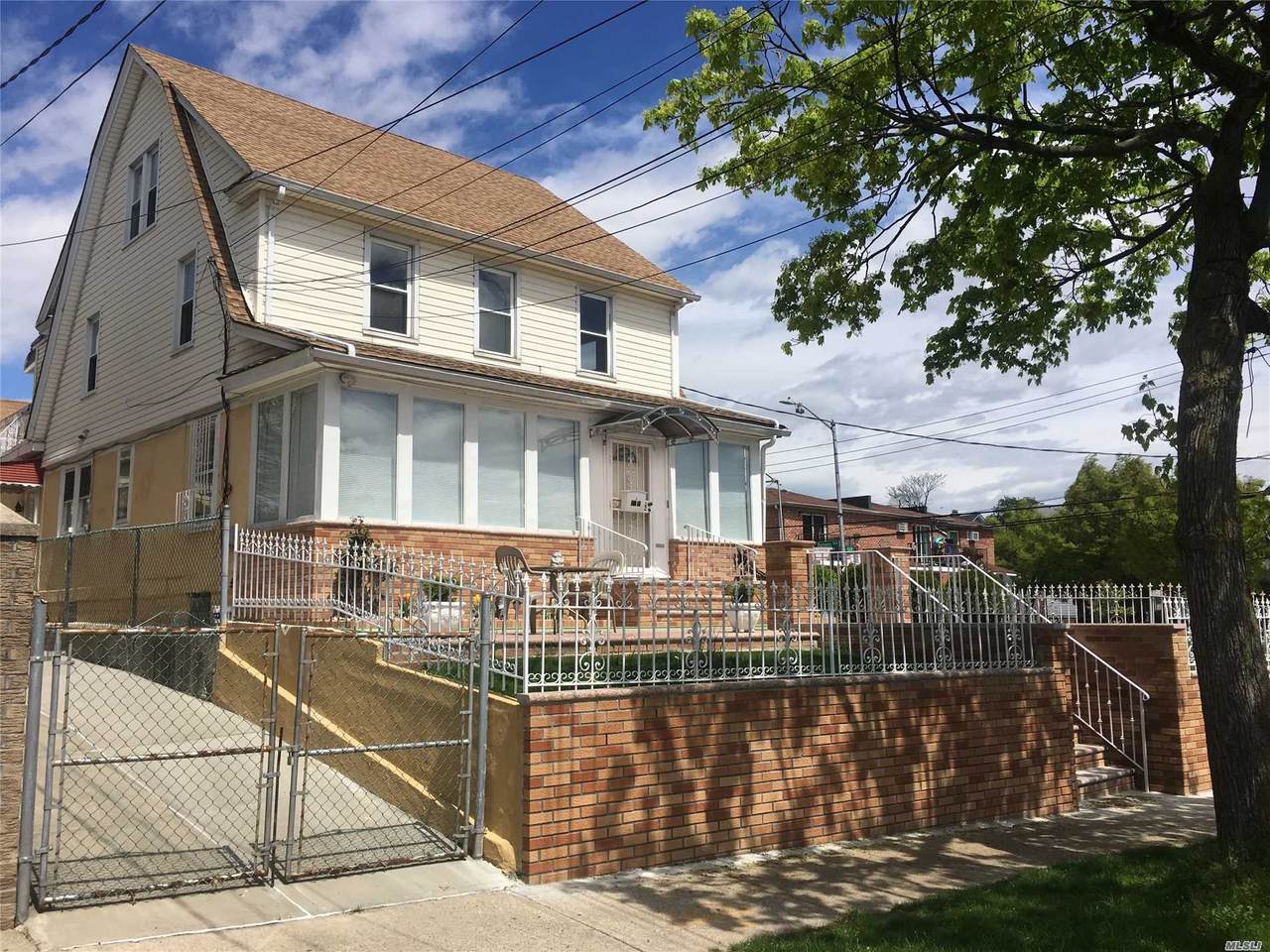 152-29 85 Drive - Photo 1