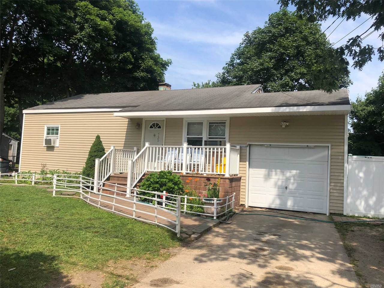 735 Bayview Avenue - Photo 1