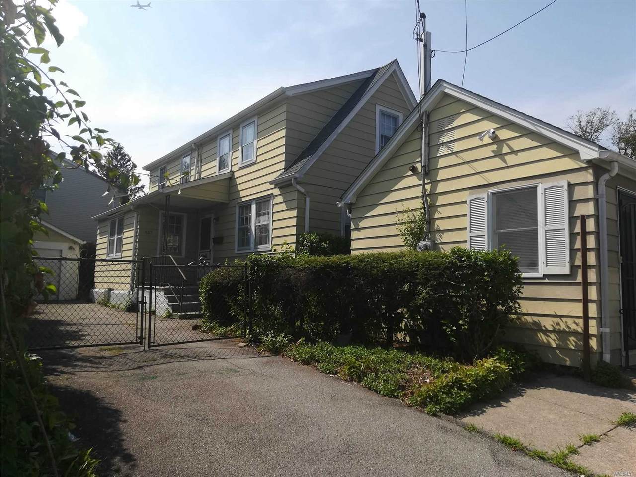 837 Willis - Photo 1