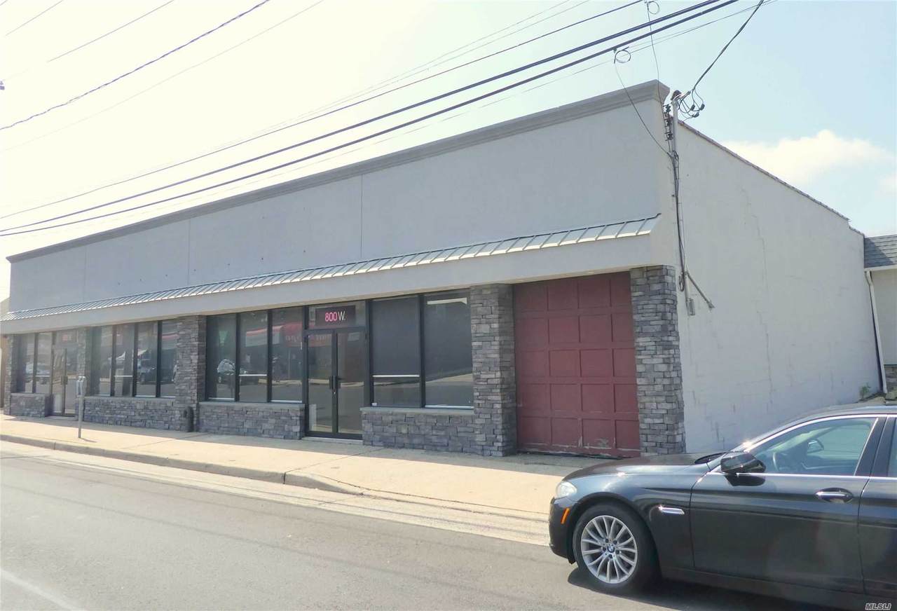 800 Merrick Road - Photo 1
