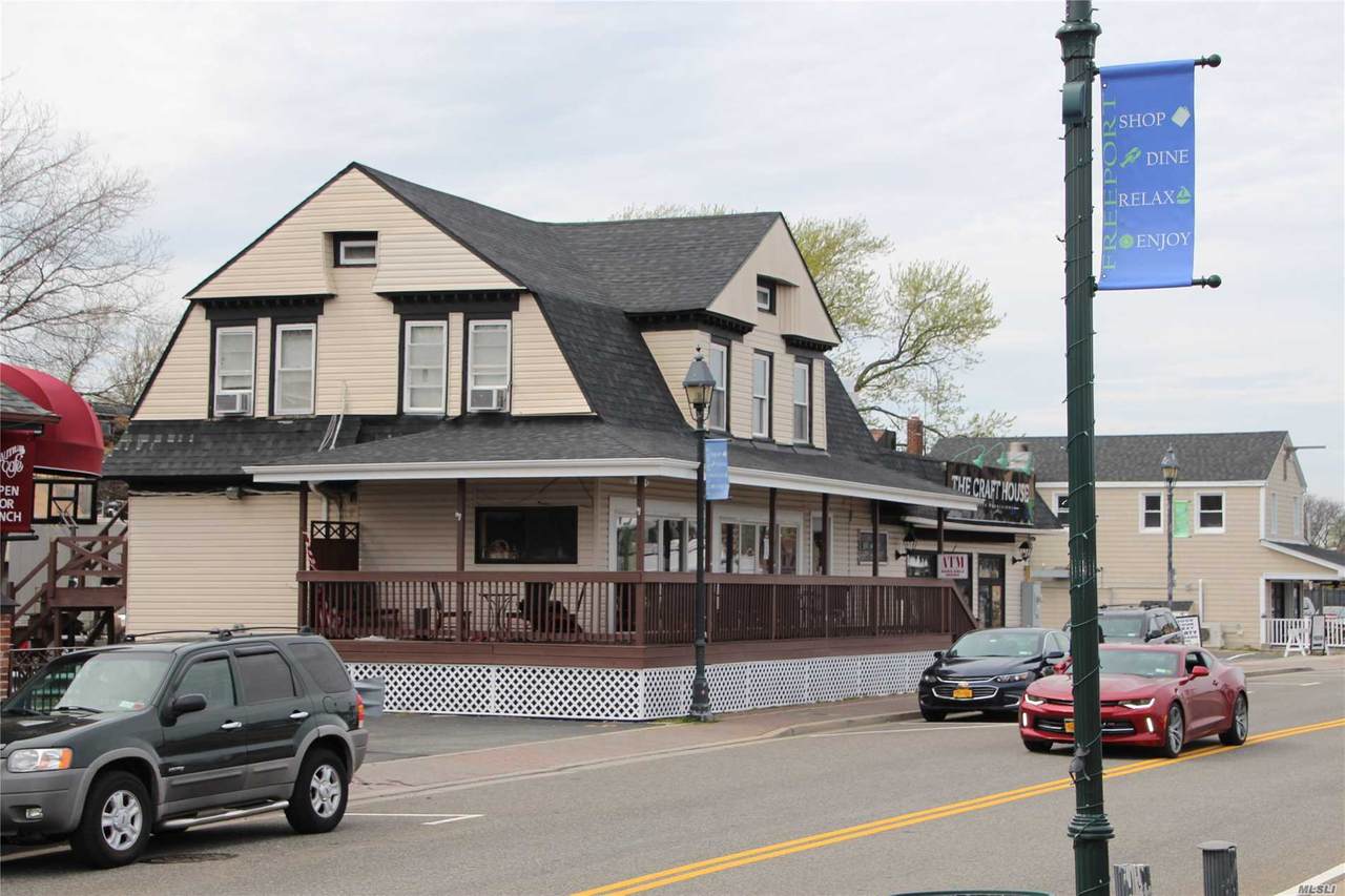 42 Woodcleft Avenue - Photo 1