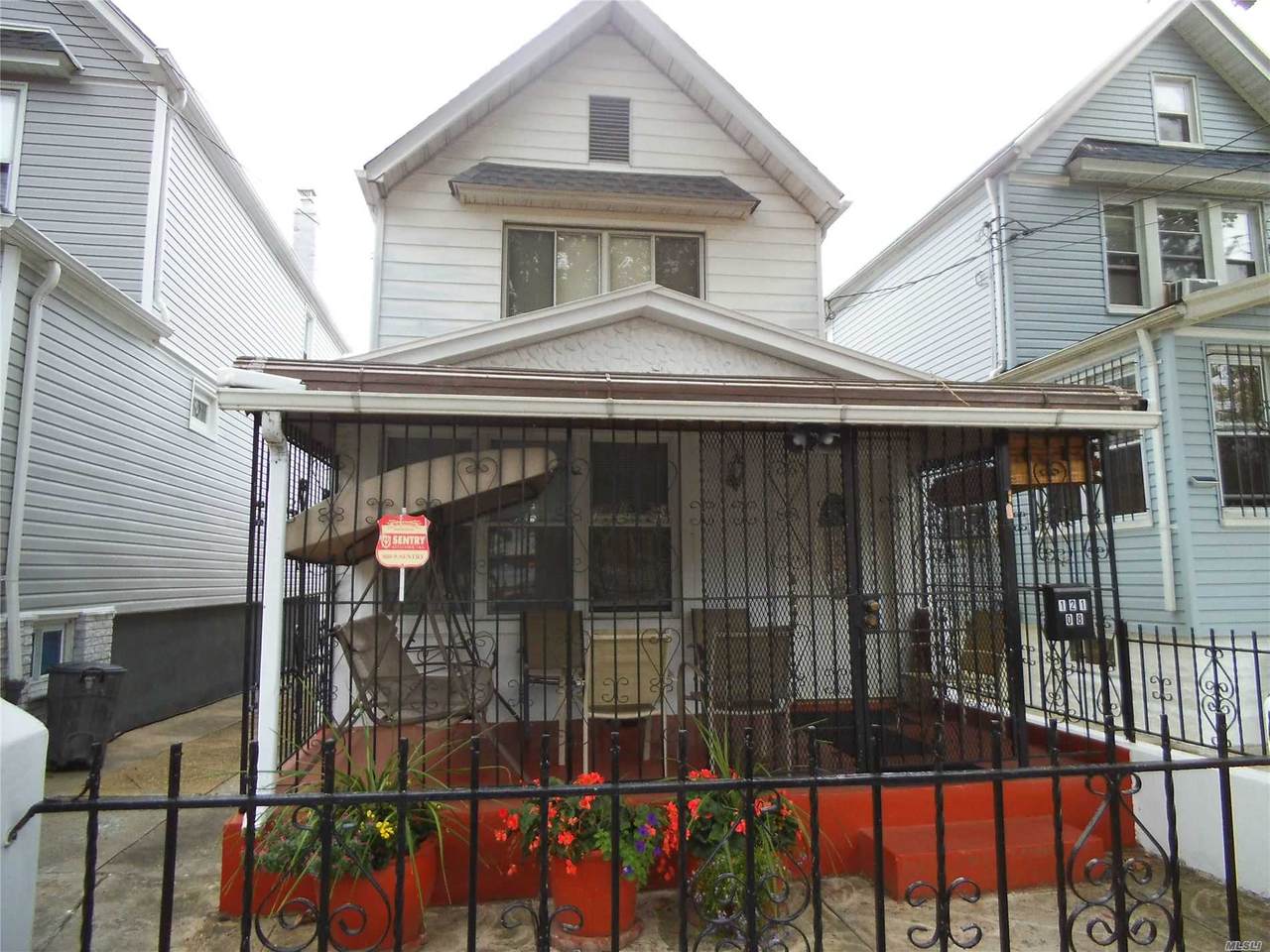 121-08 115 Avenue - Photo 1
