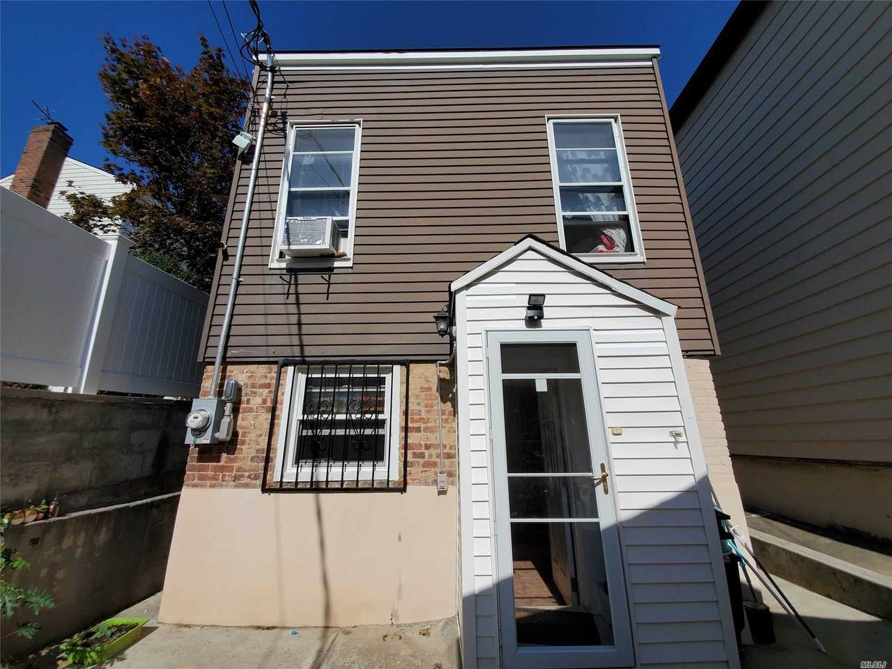 83-33 60 Drive - Photo 1