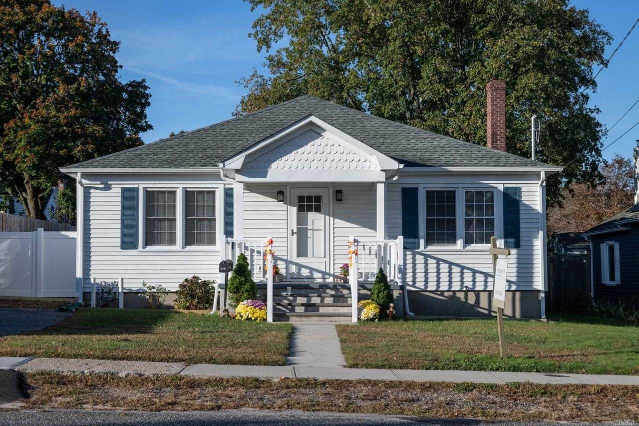 451 Sweezy Avenue - Photo 1