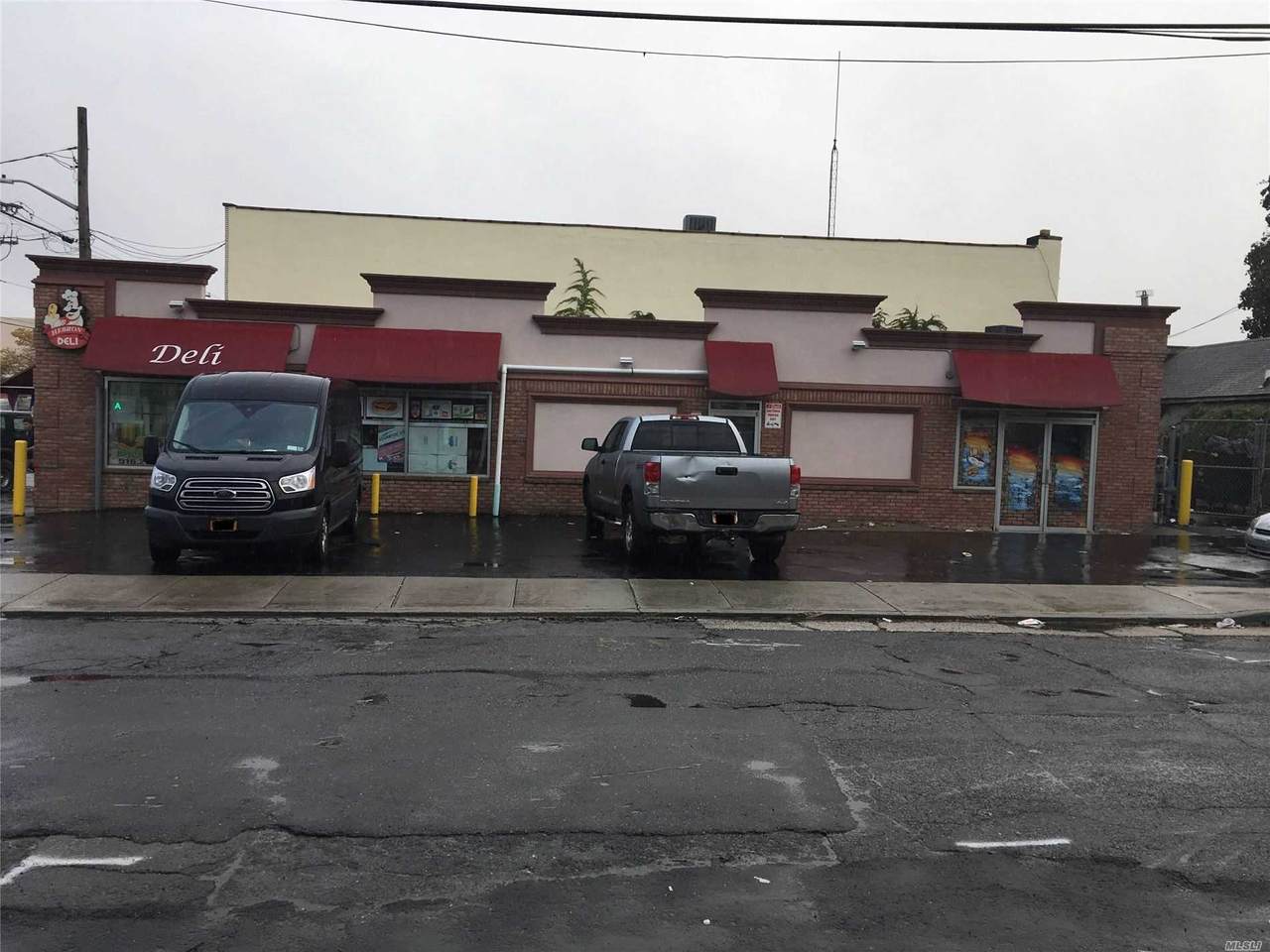 144 Front - Photo 1